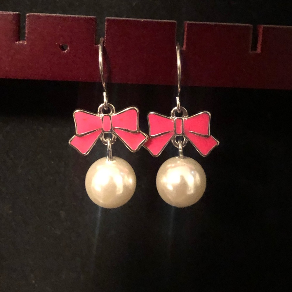 Betsy Johnson pearl and bow dangle earrings
